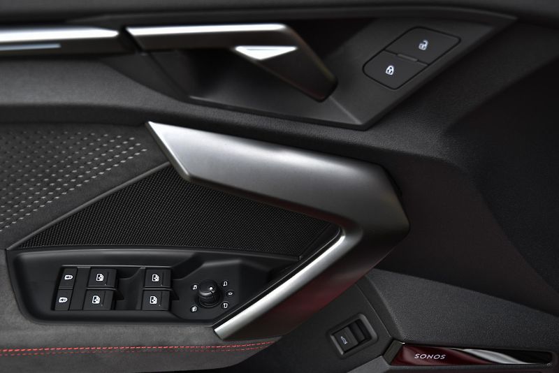 Audi RS 3 2.5 TFSi 294 kW /// REZERVACE  - fotka 16 z 51