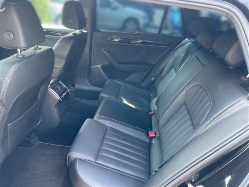 Škoda Superb 2,0 TDI 110 L&K DSG - fotka 8 z 11