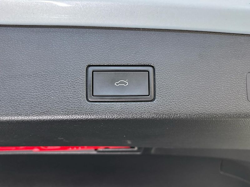Volkswagen Golf Life DSG - fotka 29 z 30