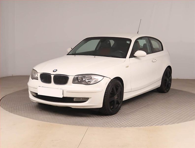 BMW Řada 1 (2008) 118d, levný provoz - fotka 2 z 15