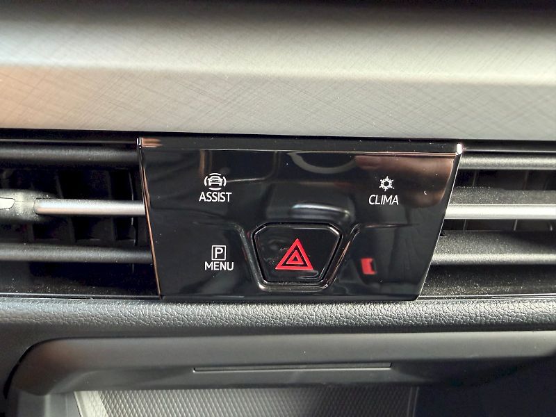 Volkswagen Golf (2024) 1.5 TSI 110kW Life - fotka 27 z 35