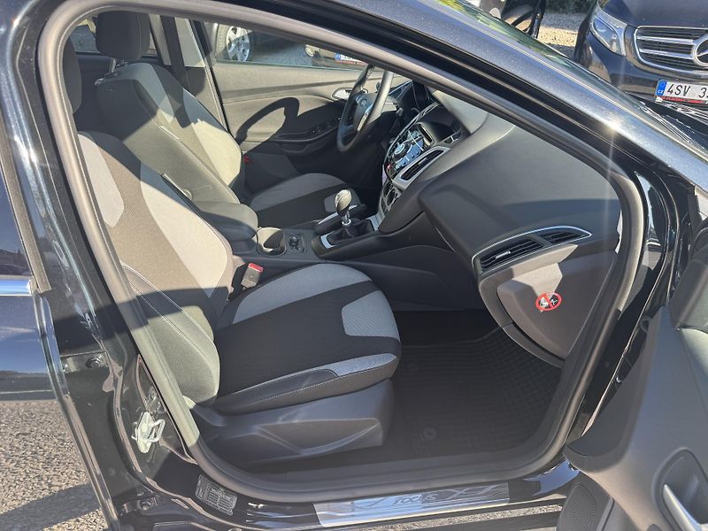 Ford Focus (2014) ST-LINE 1.6-16V(150PS) - fotka 27 z 44