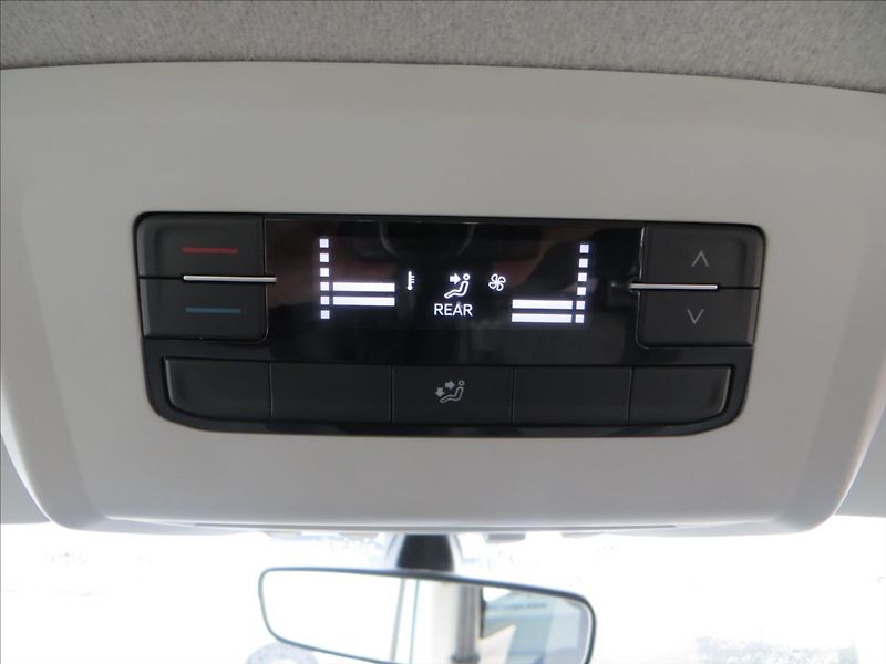 Volkswagen Transporter 2,0 TDI 110kW DSG7 - 9míst ČR - fotka 19 z 19