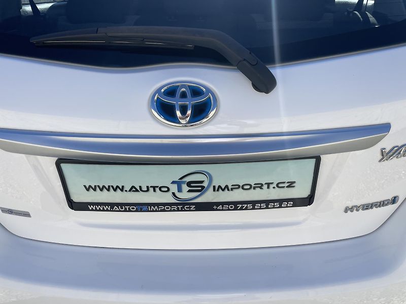 Toyota Yaris 1.5i 16v HYBRID 142TKM TOP 1A! - fotka 37 z 169