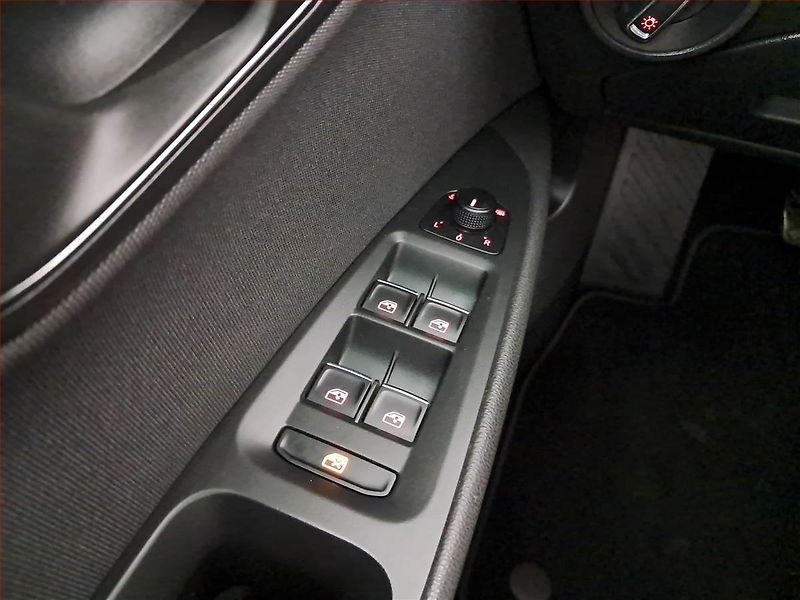 Seat Leon (2020) Style 1.5 TSI, Serv.kniha - fotka 17 z 17