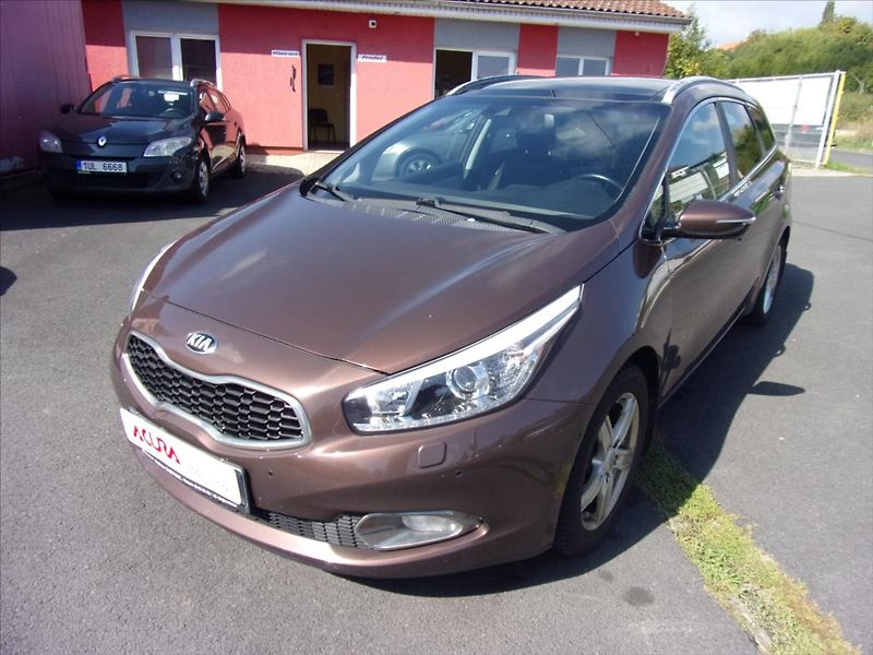 Kia Ceed 1,6 CRDi Exclusive SW - fotka 7 z 28