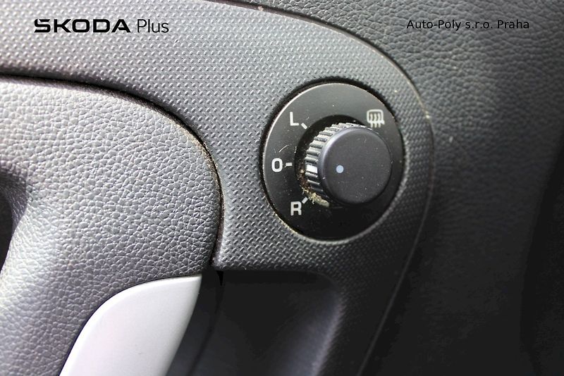 Škoda Roomster (2009) 1.4 16V 63 kW Style - fotka 14 z 20
