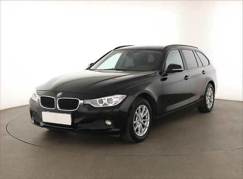 BMW Řada 3 (2014) 320 d xDrive, 4X4, Automat - fotka 2 z 17