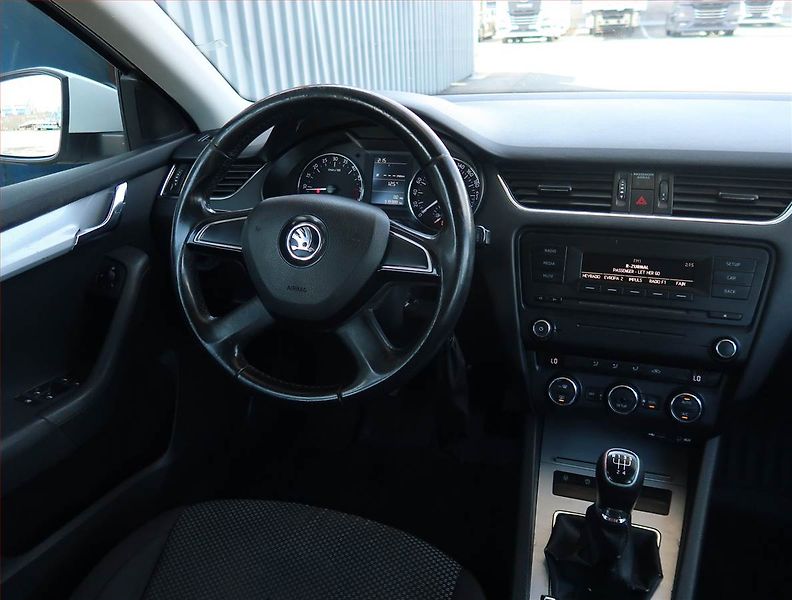 Škoda Octavia (2014) Ambition 1.6 TDI, Tempomat - fotka 7 z 18