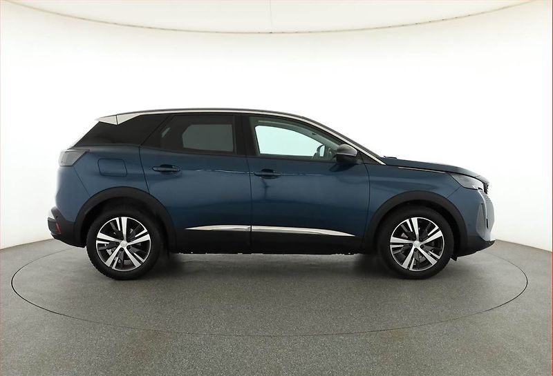 Peugeot 3008 (2023) 1.5 BlueHDi - fotka 6 z 16