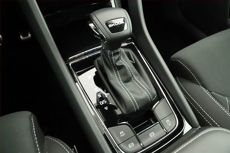 Škoda Karoq (2025) 1.5 TSI - fotka 10 z 19