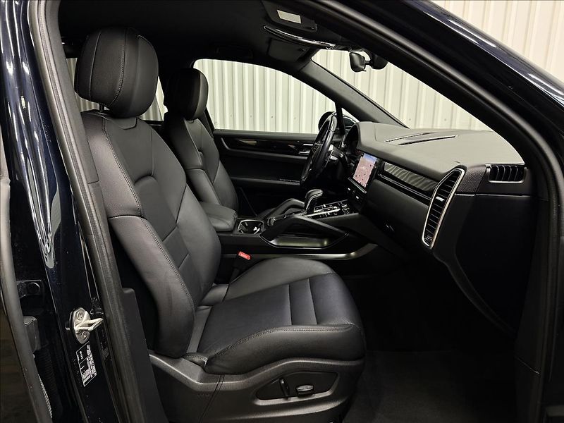 Porsche Cayenne 3.0 V6 250kW ACC LED 1MAJ DPH - fotka 37 z 40
