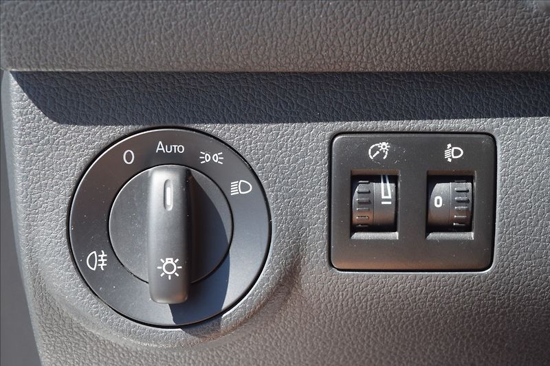 Volkswagen Caddy 2,0 TDI 75KW ODPOČET 2XPNEU - fotka 33 z 50