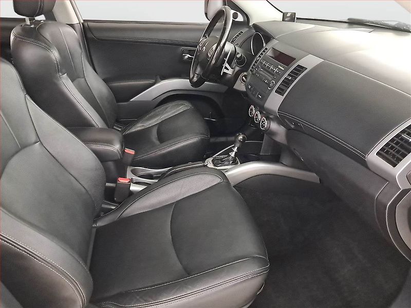 Mitsubishi Outlander (2011) 2.2 DI-D, 4X4, Automat - fotka 9 z 22