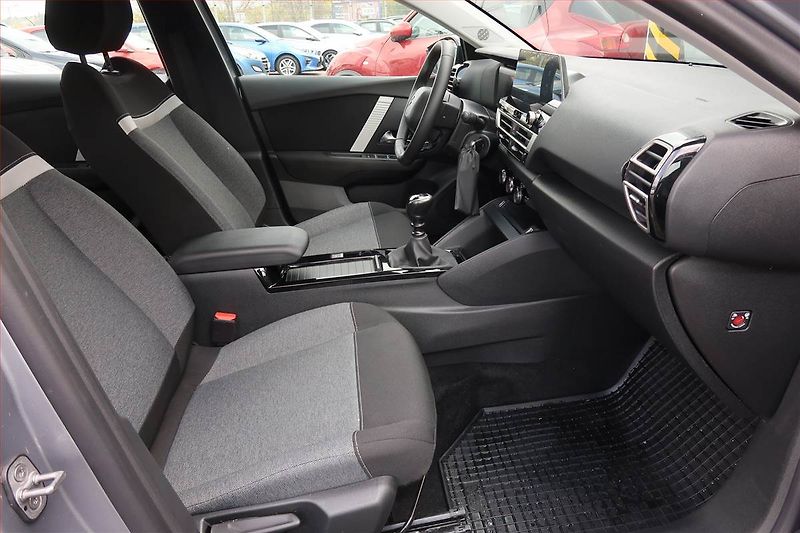 Citroën C4 (2025) 1.2 PureTech, ČR,1.maj - fotka 9 z 17