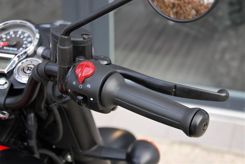 Royal Enfield Classic 350 (2026) BLACK - fotka 16 z 25