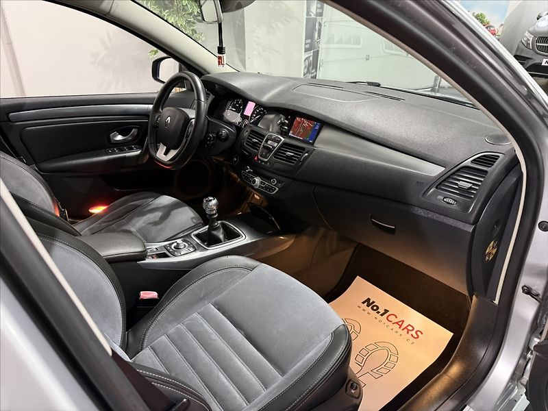 Renault Laguna 2,0   DCi GT 4CONTROL BI-XEN - fotka 19 z 42