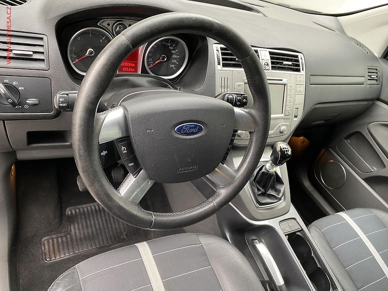 Ford Kuga (2011) 2.0 TDCi, Titanium, bixen - fotka 12 z 18