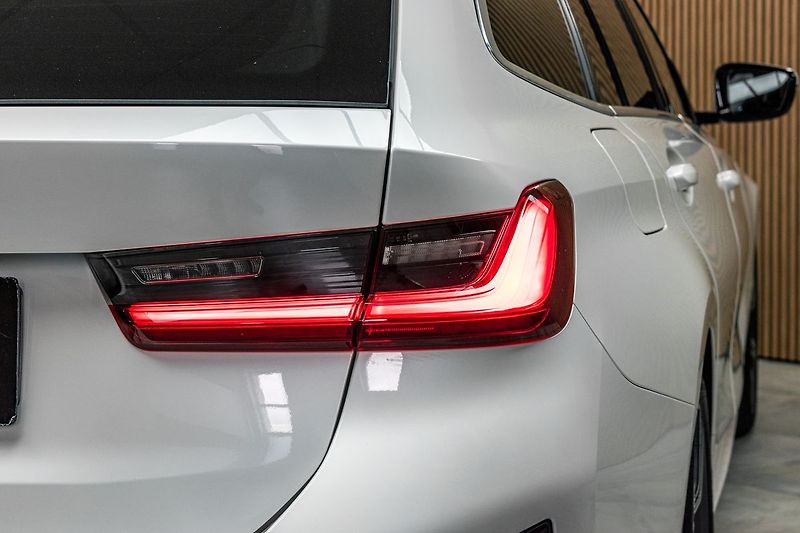 BMW Řada 3 320d xD ///M*ZÁRUKA*TAŽNÉ*ČR 1 - fotka 41 z 46