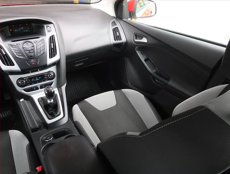 Ford Focus (2014) Trend Sport 1.0 EcoBoost - fotka 8 z 16