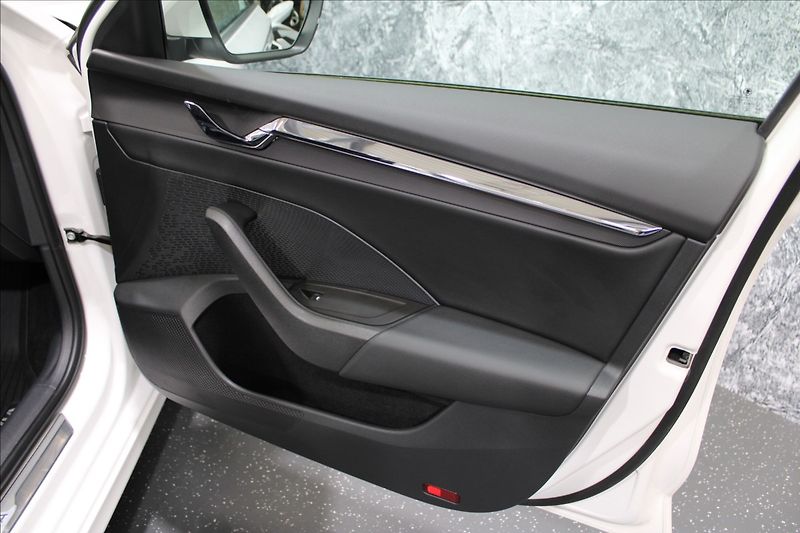 Škoda Octavia 2,0 TDI DSG style 1.majitel CZ - fotka 10 z 32