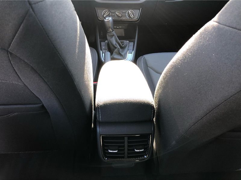 Škoda Fabia 1.0 MPi SELECTION - fotka 24 z 29