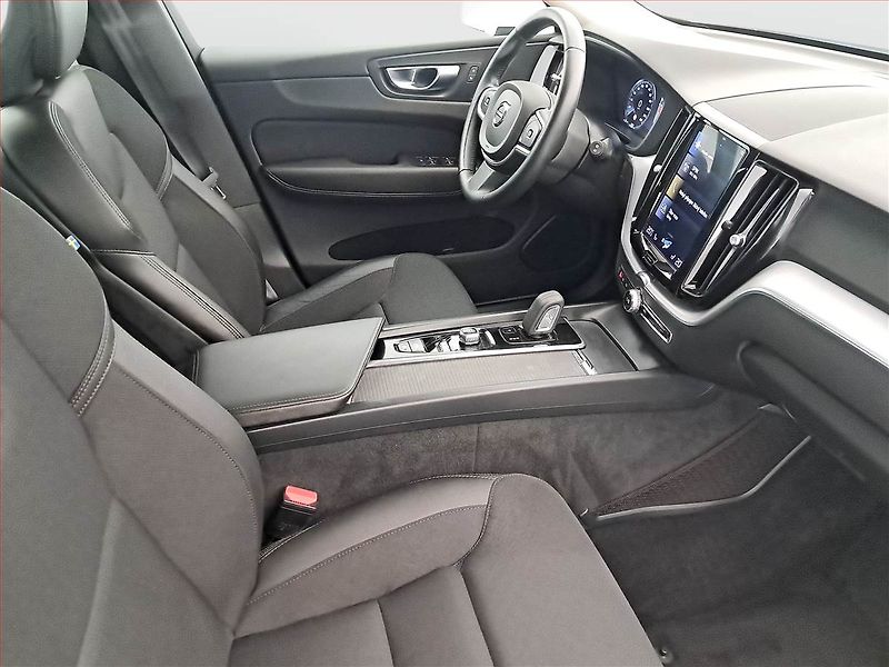 Volvo XC60 (2020) B4 AWD - fotka 9 z 18