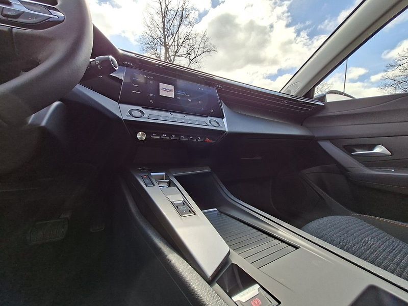 Peugeot 308 (2026) SW STYLE Hybrid 145 e-DCS6 - fotka 20 z 25