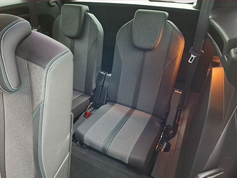 Peugeot 5008 (2024) PureTech 130 - fotka 16 z 19