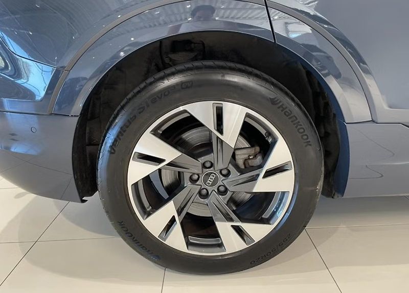 Audi Q8 e-tron 55 Q S-Line 360k Tažné SoH 94% - fotka 6 z 30