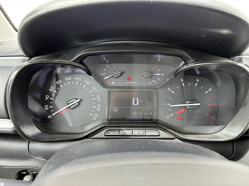Citroën C3 1.2 PureTech 83k Shine - fotka 15 z 21