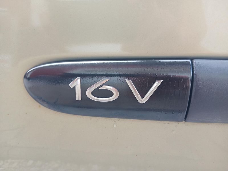 Renault Clio 1.2i ČR +sada kol - fotka 25 z 27