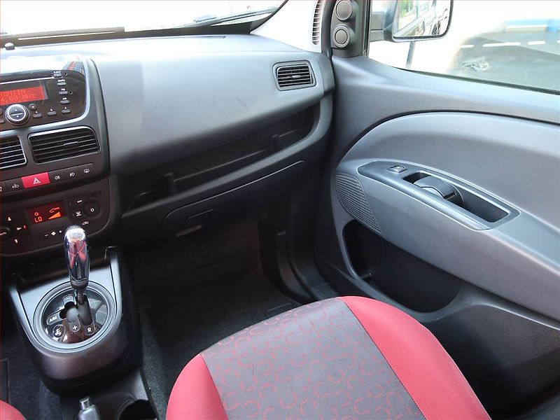 Fiat Dobló (2014) 1.6 MultiJet, 5Míst, SR, DPH - fotka 8 z 19