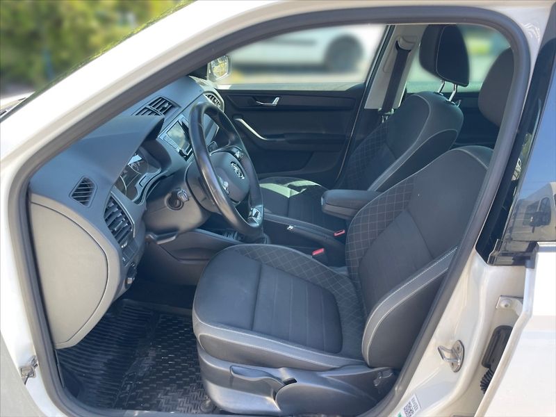 Škoda Fabia 1,0 TSI 70 Ambition - fotka 7 z 11