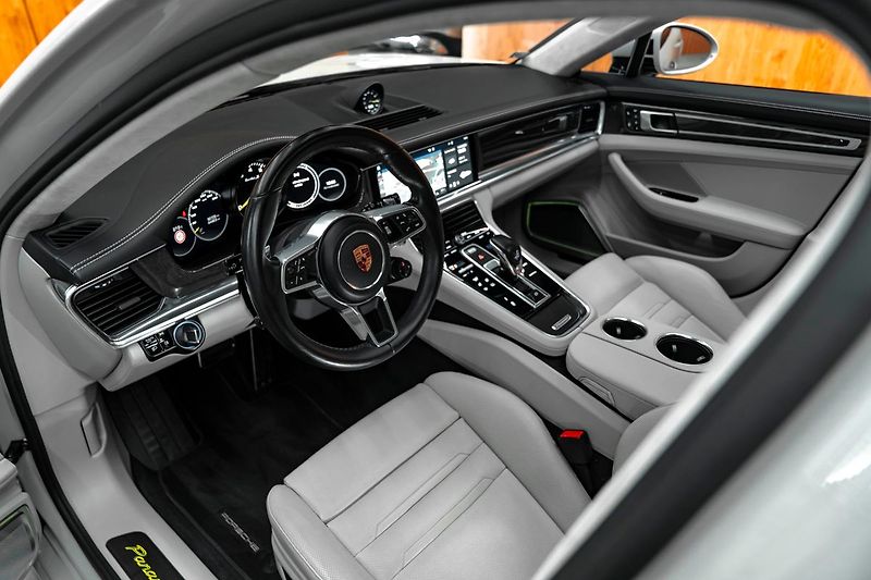 Porsche Panamera Turbo S E-hybrid - fotka 7 z 23