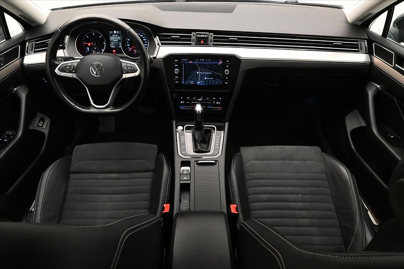 Volkswagen Passat 2,0 TDI 110 kW DSG ELEGANCE Zá - fotka 15 z 32