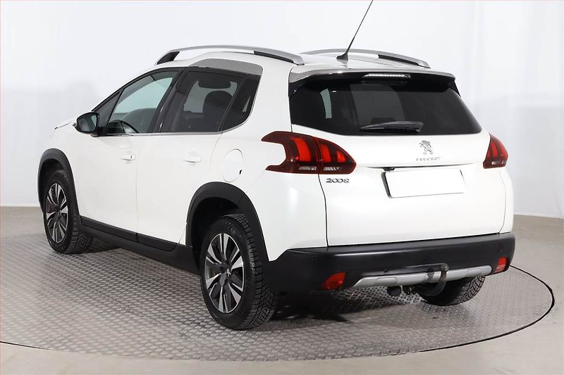 Peugeot 2008 (2018) 1.2 PureTech, Automat - fotka 4 z 25