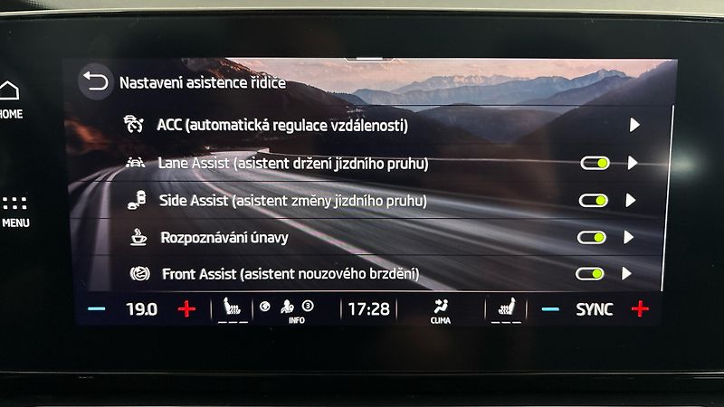 Škoda Octavia 2.0 TDI DSG 4x4 Style Combi - fotka 23 z 25