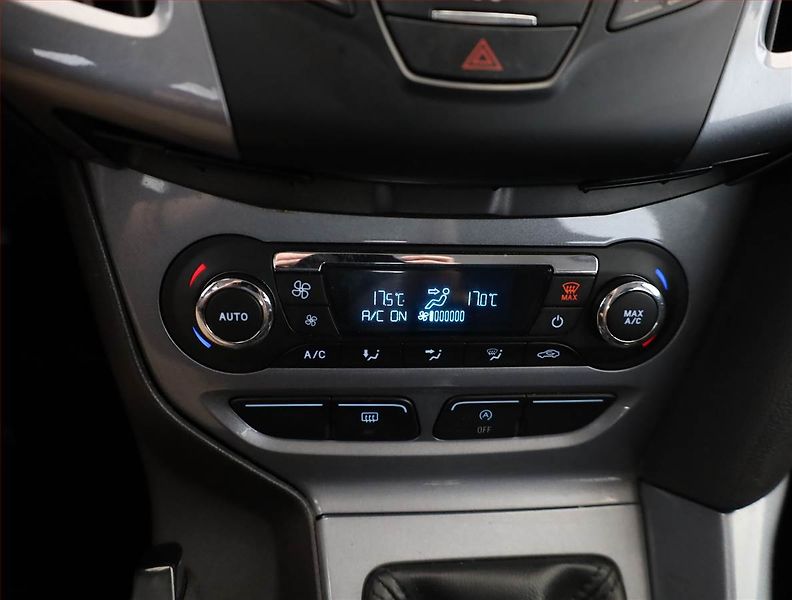 Ford Focus (2011) 1.6 TDCi, nová STK, Tažné - fotka 10 z 16