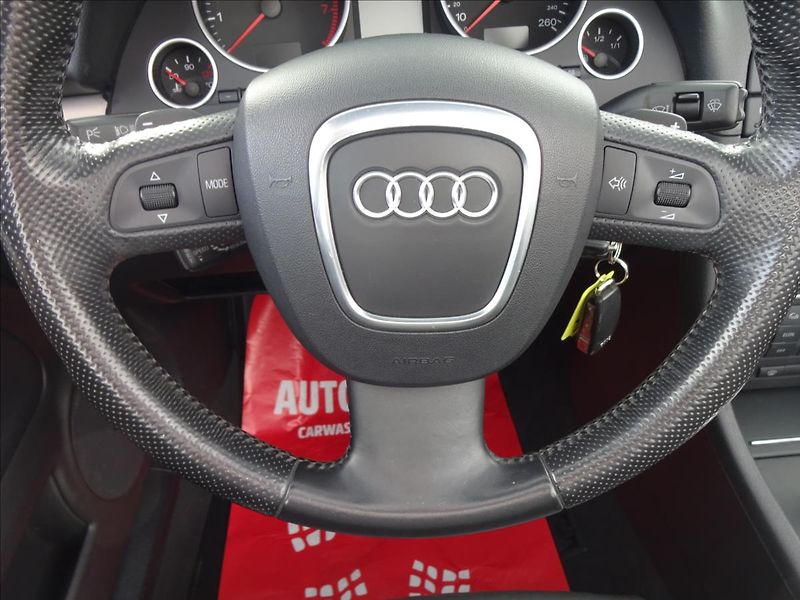 Audi A4 1,8 T CABRIO !AKČNÍ CENA! - fotka 48 z 51