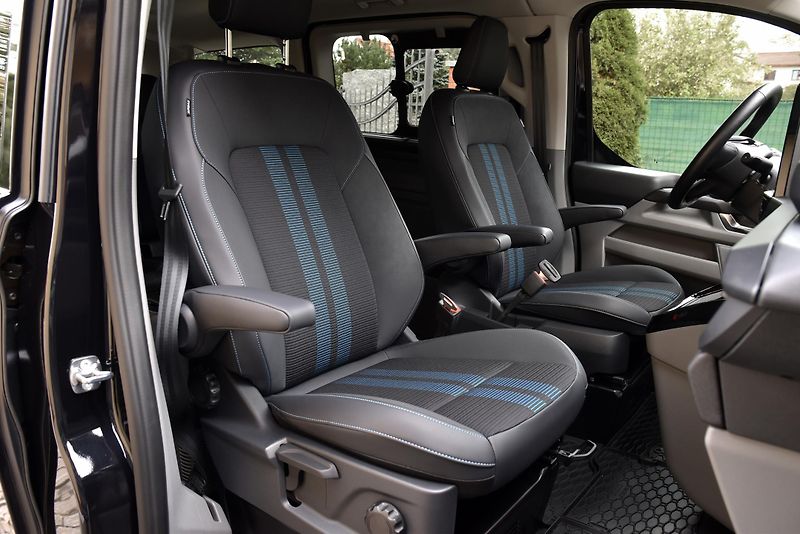 Ford Tourneo Custom L1 SPORT 2.0 EcoBlue,LED,ČR,1M - fotka 44 z 50