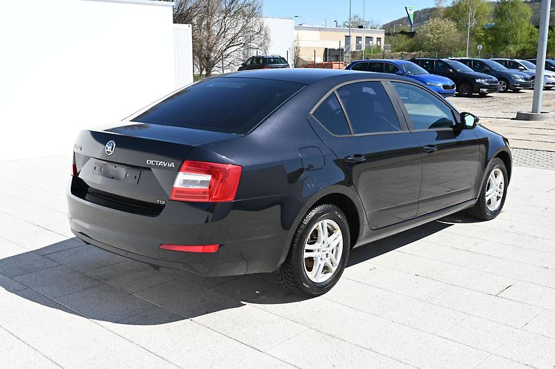 Škoda Octavia 1.6TDI 77KW Ambition rezervace - fotka 5 z 49