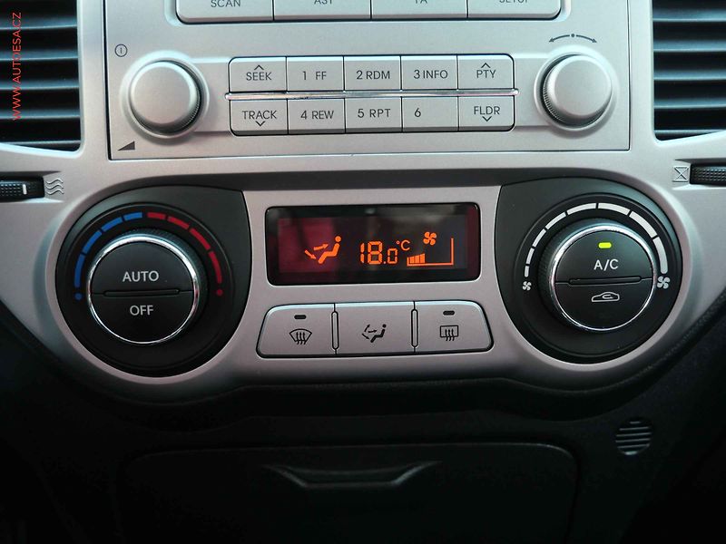 Hyundai i20 (2010) 1.6 i, 2.maj,ČR, STK9/28 - fotka 14 z 17
