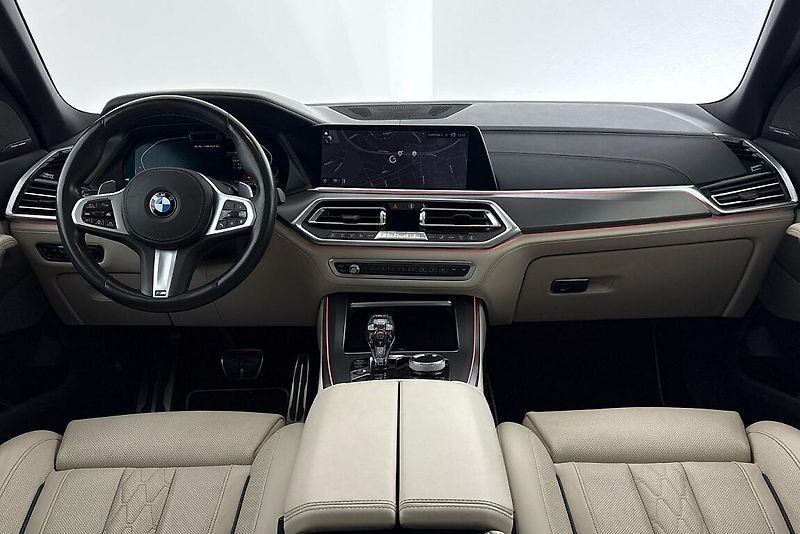 BMW X5 M50i - fotka 17 z 30