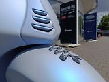 Vespa 946 (2025) 946 Snake Azzuro (sleva 20.000 - náhled 10