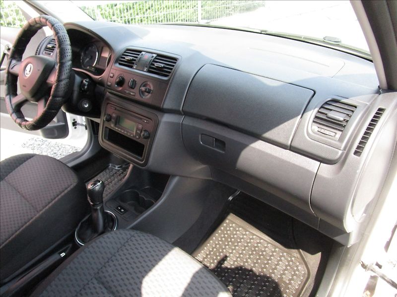 Škoda Fabia Combi 1.2i 12V Ambiente, Klima - fotka 16 z 41