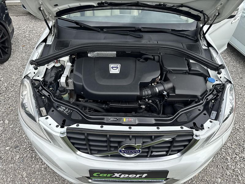 Volvo XC60 2,4 D3 R-DESIGN AWD AT - fotka 24 z 24