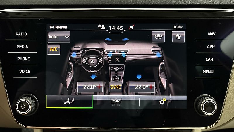 Škoda Superb 2.0 TDI DSG 4x4 L&K - fotka 29 z 31