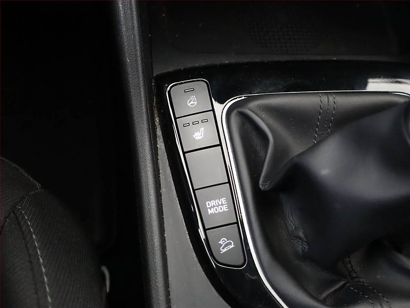 Hyundai Tucson (2021) 1.6 T-GDI - fotka 15 z 18