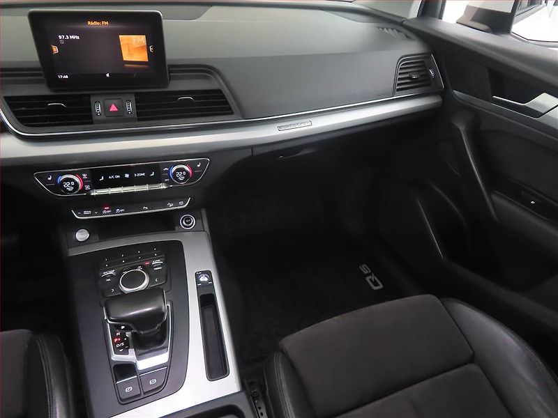 Audi Q5 (2019) Exclusive 2.0 TDI, 4X4 - fotka 8 z 16